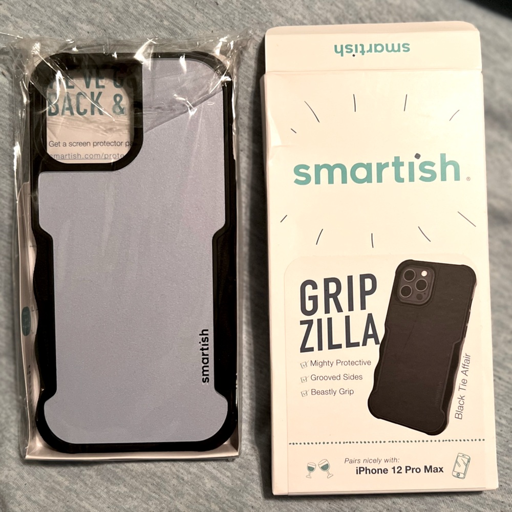 NWT Smartish Gripzilla MagSafe case for iPhone 12 Pro Max - sky blue and black